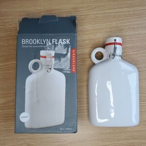 Kikkerland Brooklyn Flask White Ceramic Latch Top 6‎ Oz NWT